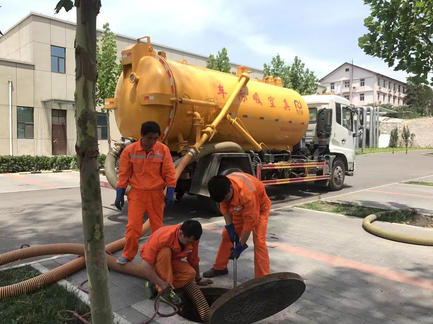 调兵山化粪池清理与5-8吨吸粪车施工效率分析